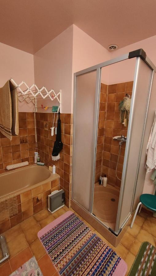 Chambre Dans Villa Le Chaffaut-Saint-Jurson المظهر الخارجي الصورة